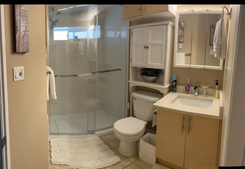 Cozy And Modern 3 Bedroom In Central Location! Victoria Esterno foto