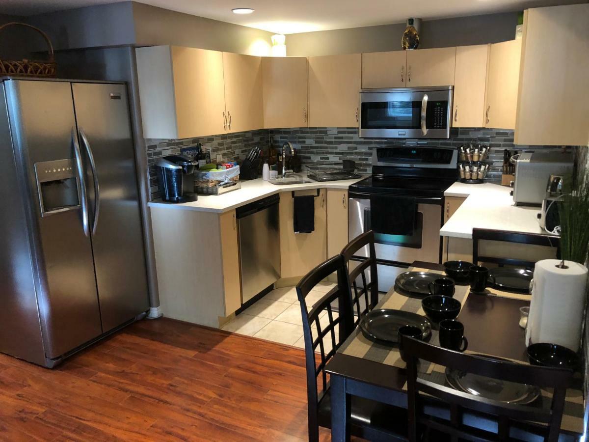 Cozy And Modern 3 Bedroom In Central Location! Victoria Esterno foto