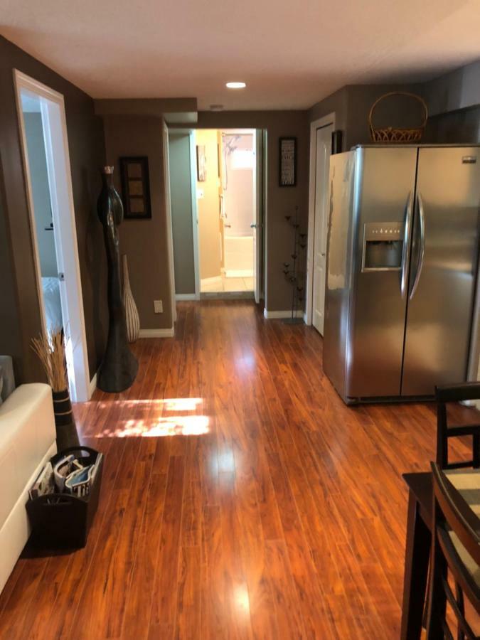 Cozy And Modern 3 Bedroom In Central Location! Victoria Esterno foto