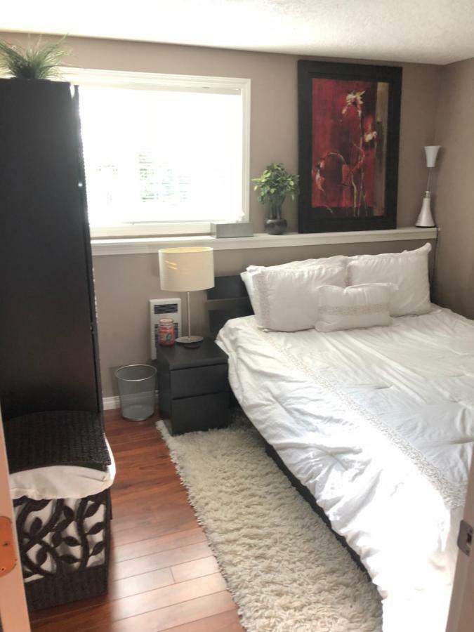 Cozy And Modern 3 Bedroom In Central Location! Victoria Esterno foto