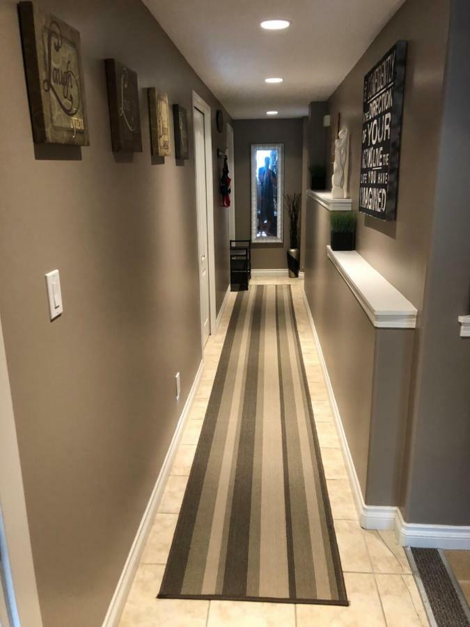 Cozy And Modern 3 Bedroom In Central Location! Victoria Esterno foto